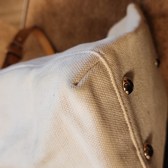 Gucci Crest Tote - Picture 8 of 16